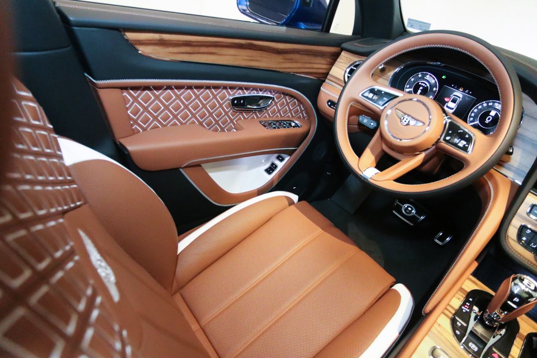 2025 Bentley BENTAYGA V8