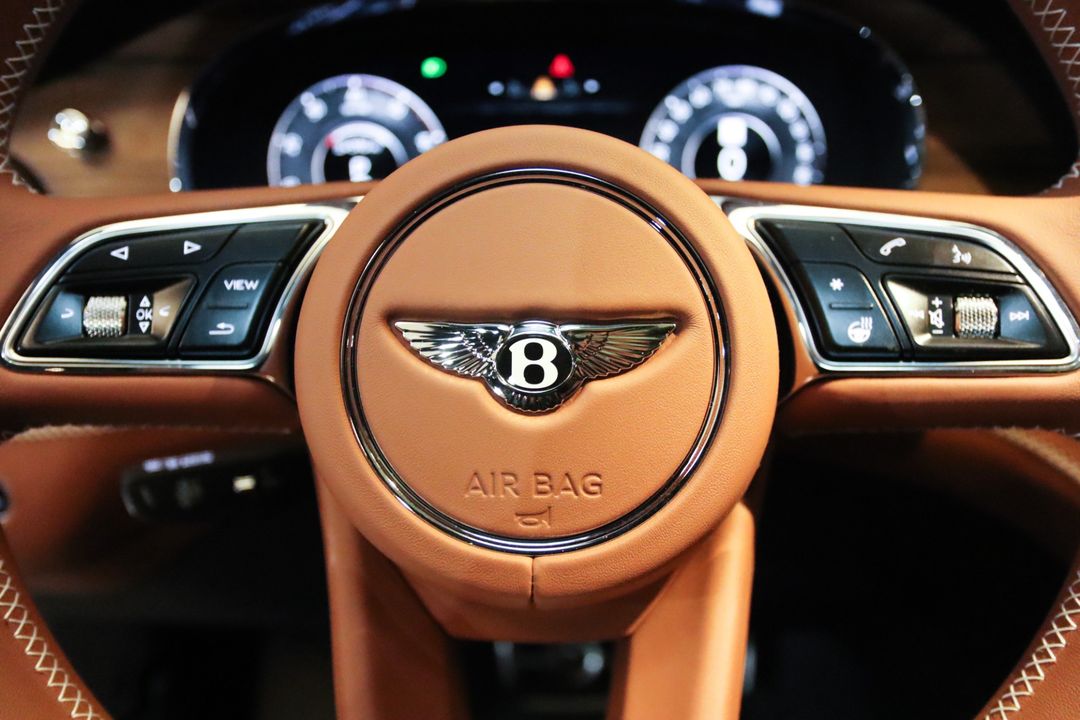 2025 Bentley BENTAYGA V8