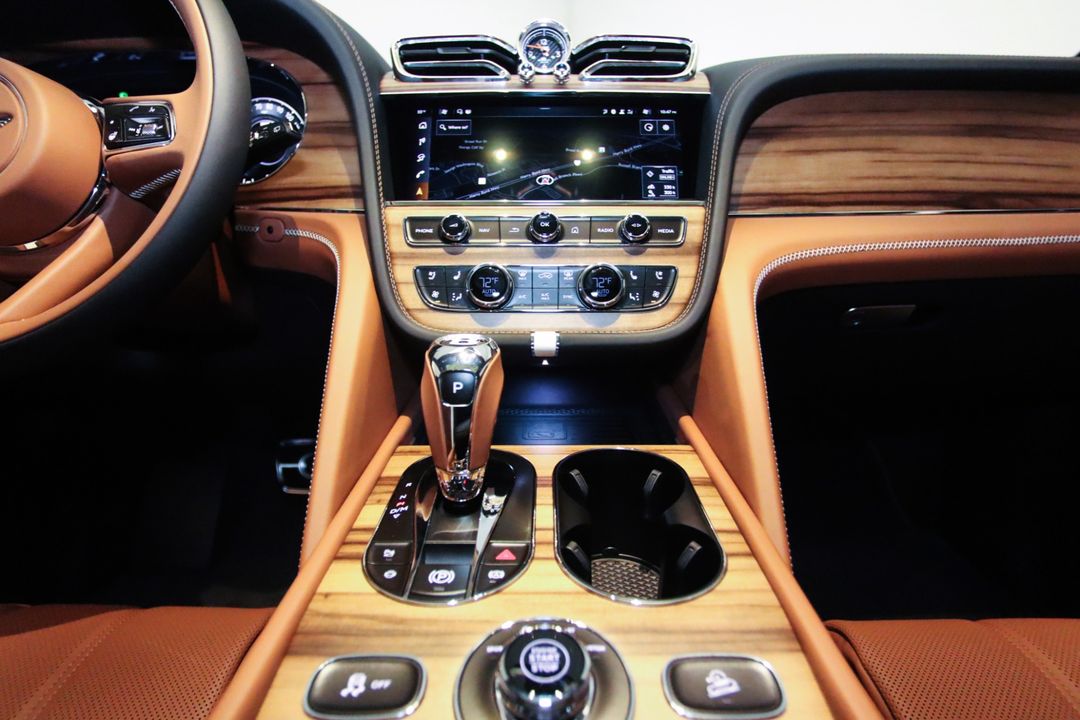 2025 Bentley BENTAYGA V8