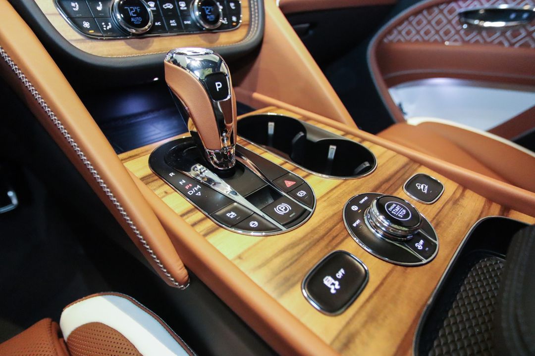 2025 Bentley BENTAYGA V8