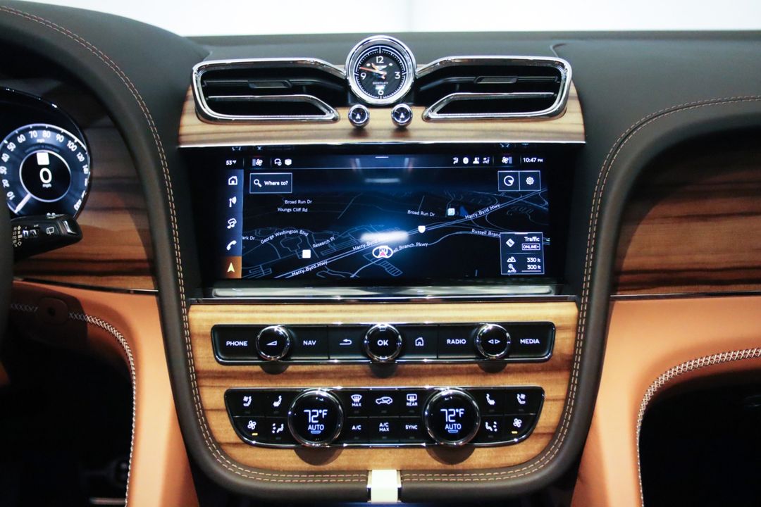 2025 Bentley BENTAYGA V8