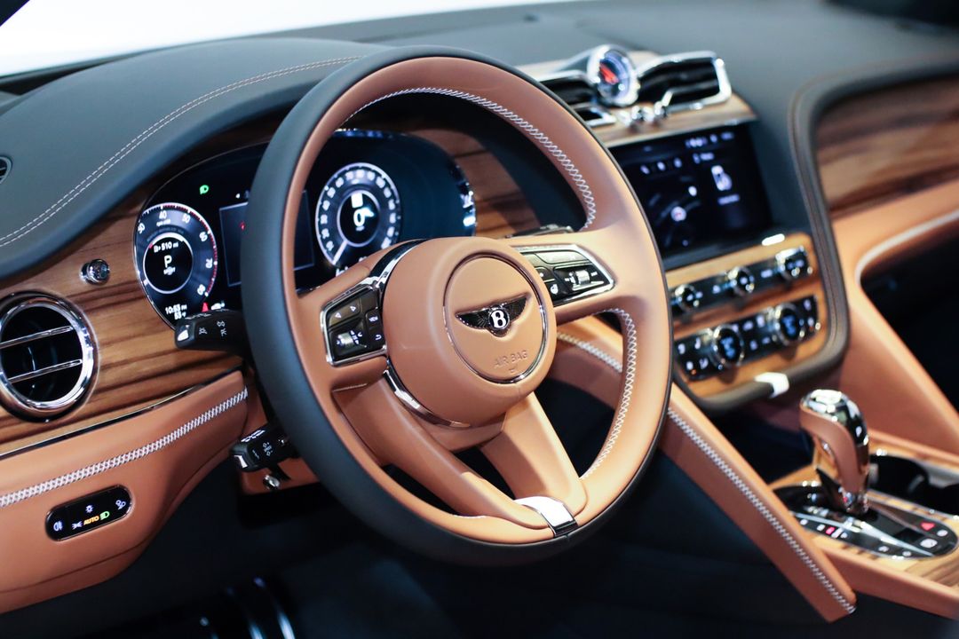 2025 Bentley BENTAYGA V8
