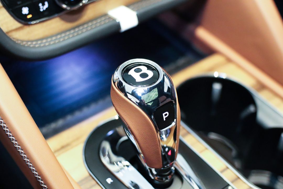 2025 Bentley BENTAYGA V8