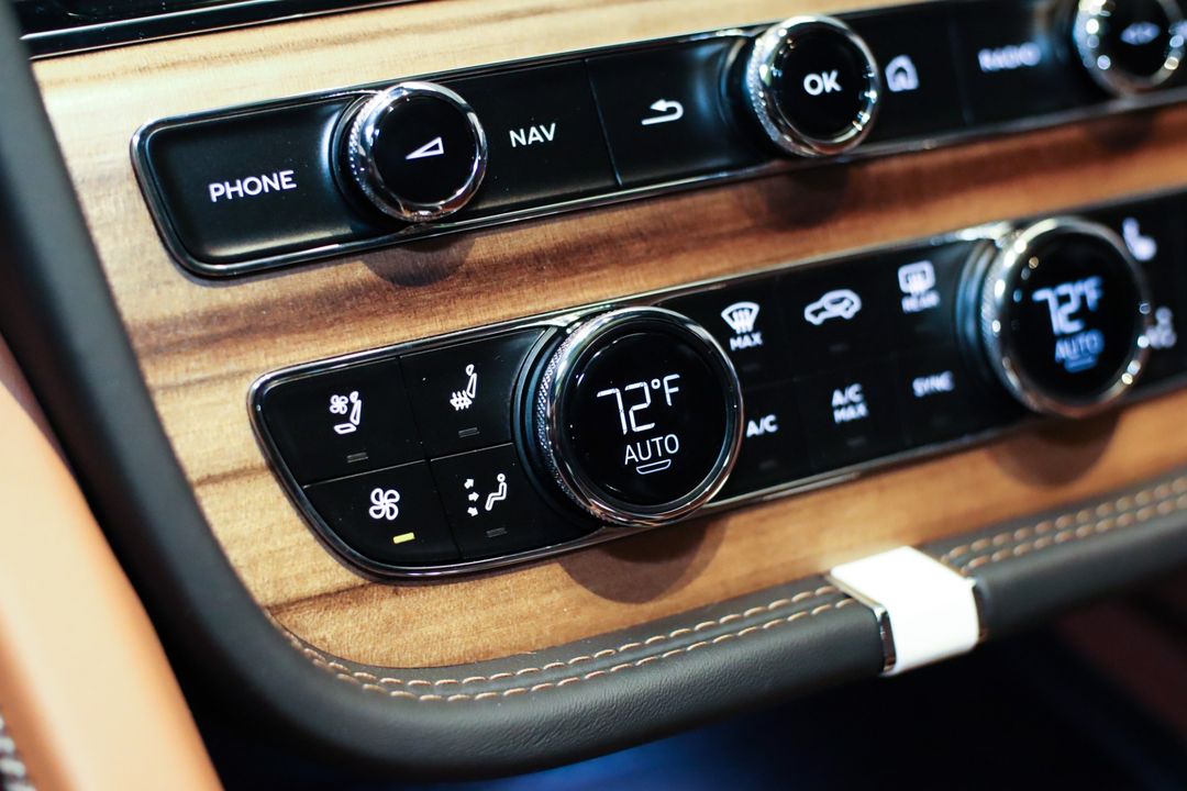 2025 Bentley BENTAYGA V8