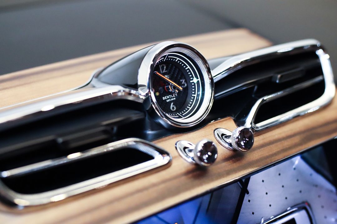 2025 Bentley BENTAYGA V8