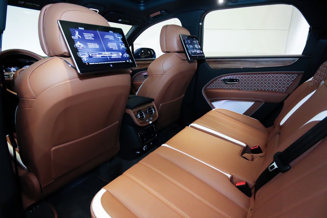 2025 Bentley BENTAYGA V8