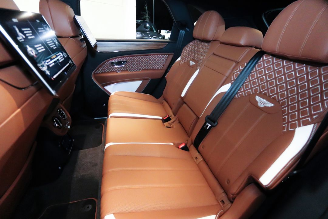 2025 Bentley BENTAYGA V8