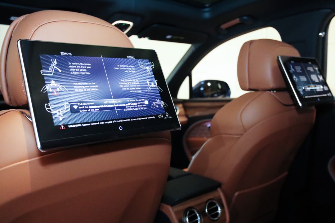 2025 Bentley BENTAYGA V8