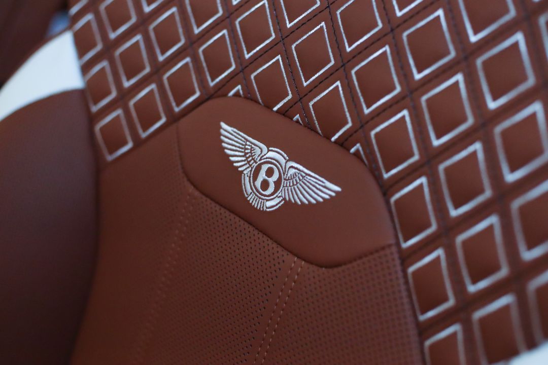 2025 Bentley BENTAYGA V8