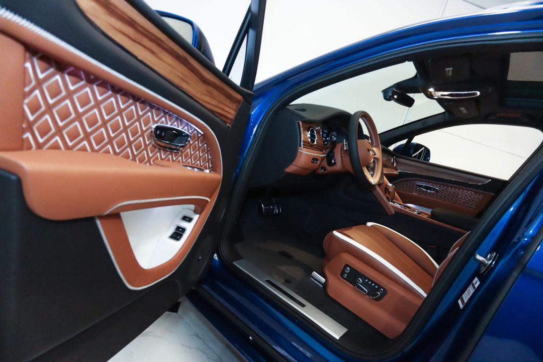 2025 Bentley BENTAYGA V8
