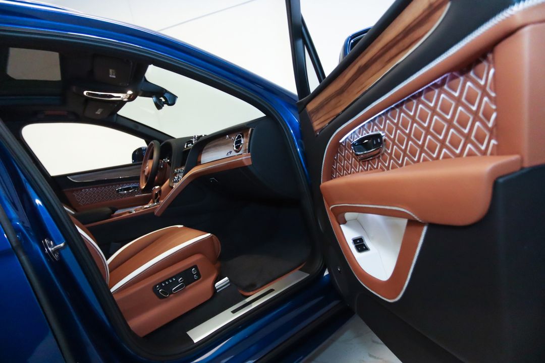 2025 Bentley BENTAYGA V8