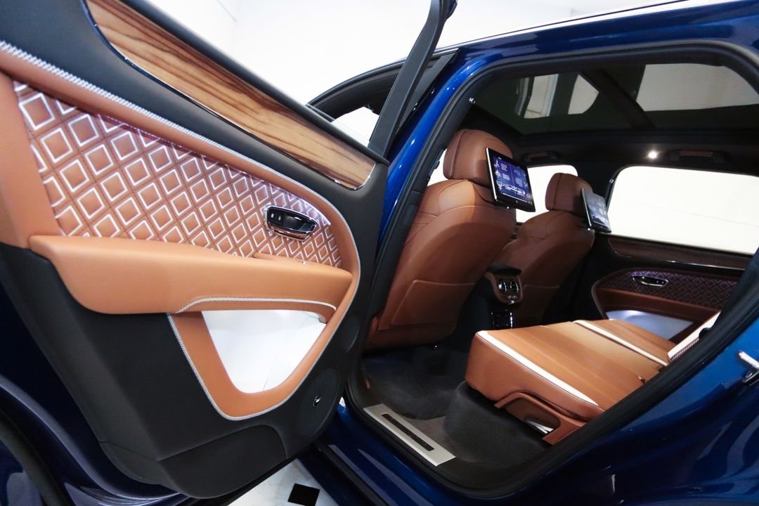 2025 Bentley BENTAYGA V8