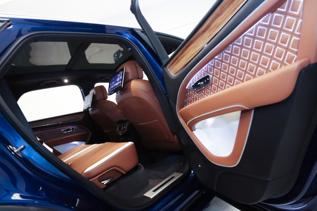 2025 Bentley BENTAYGA V8