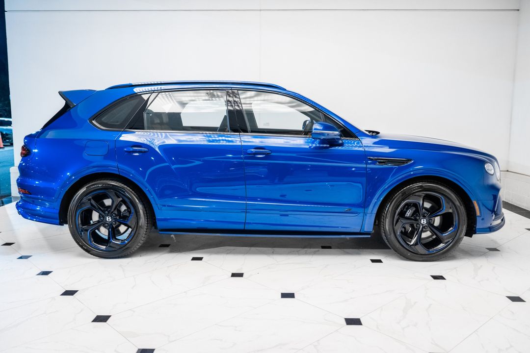 2025 Bentley BENTAYGA V8