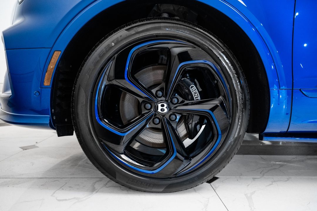 2025 Bentley BENTAYGA V8