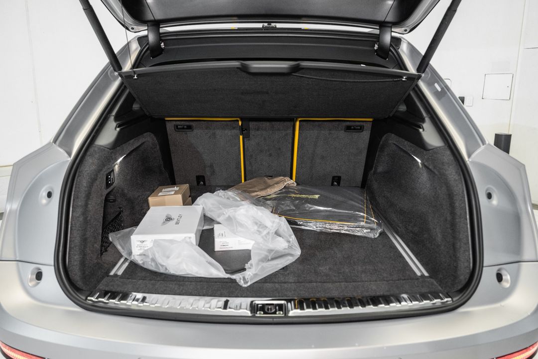2025 Bentley BENTAYGA V8