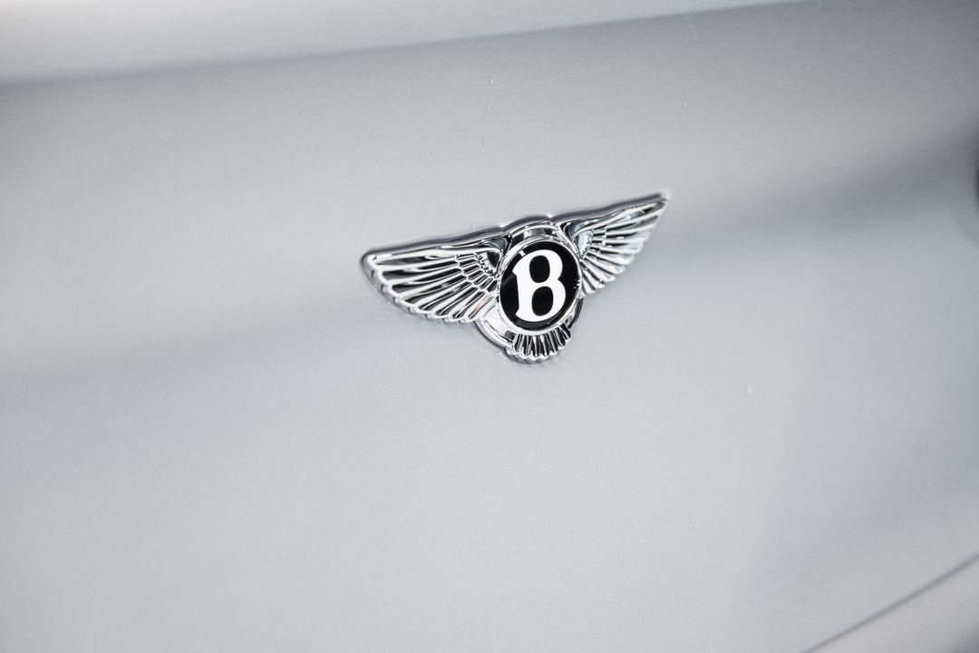 2025 Bentley BENTAYGA V8