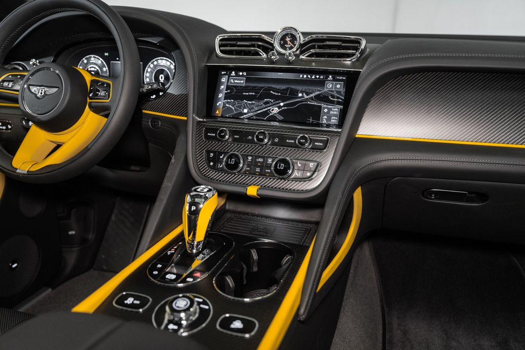 2025 Bentley BENTAYGA V8