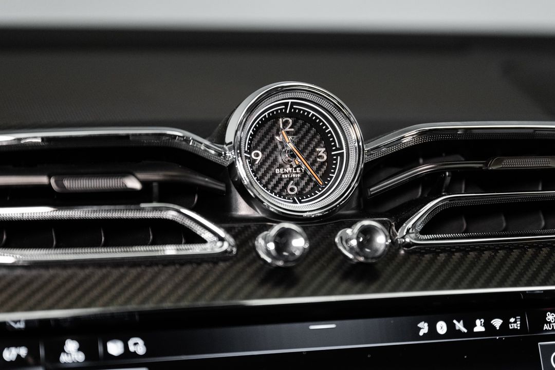 2025 Bentley BENTAYGA V8