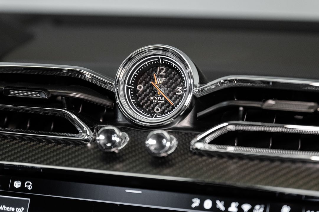 2025 Bentley BENTAYGA V8