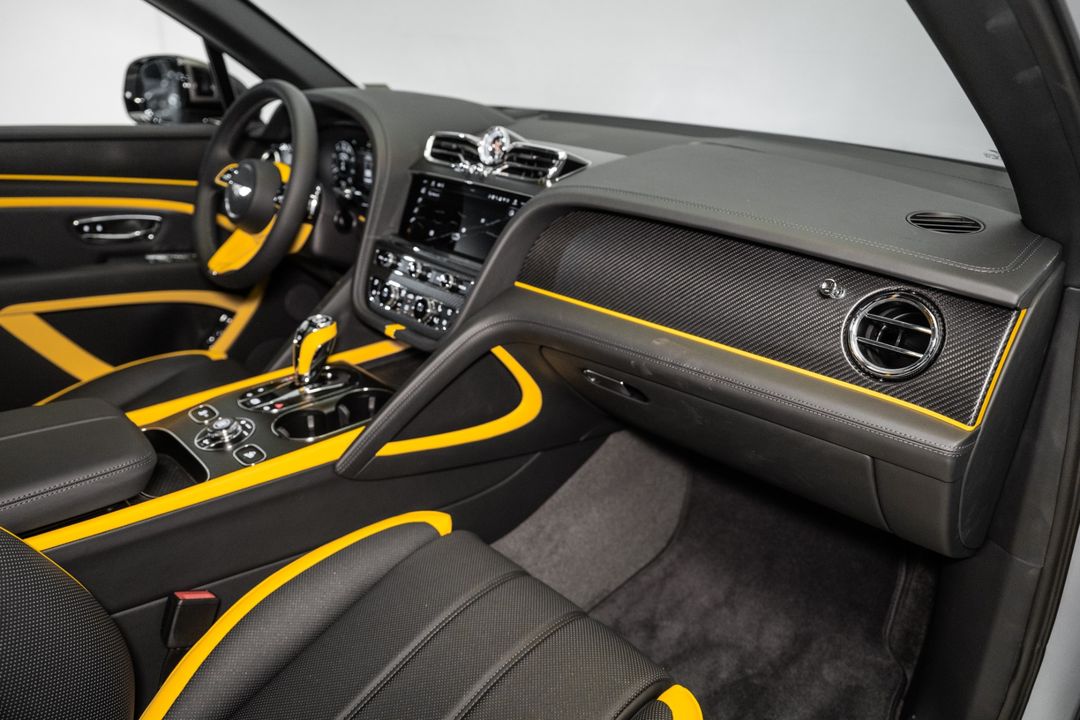 2025 Bentley BENTAYGA V8