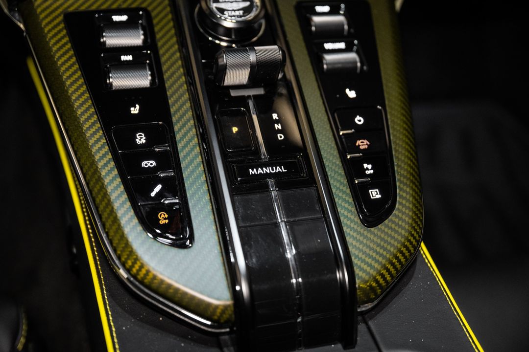 2025 Aston Martin Vantage
