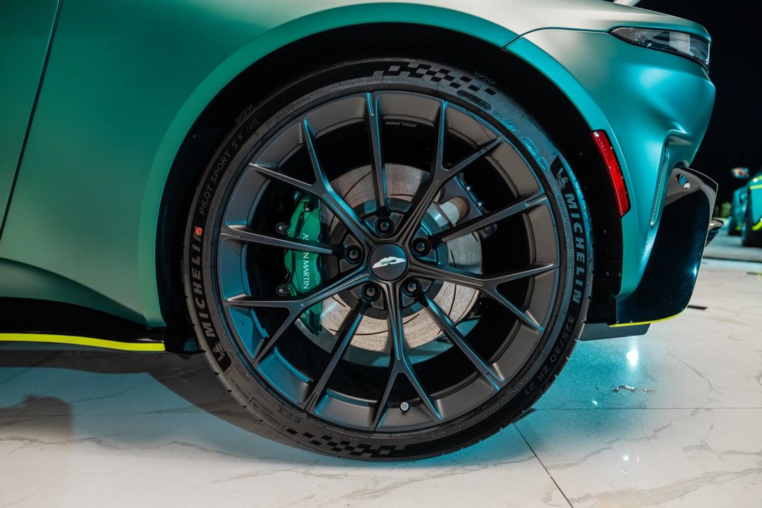 2025 Aston Martin Vantage
