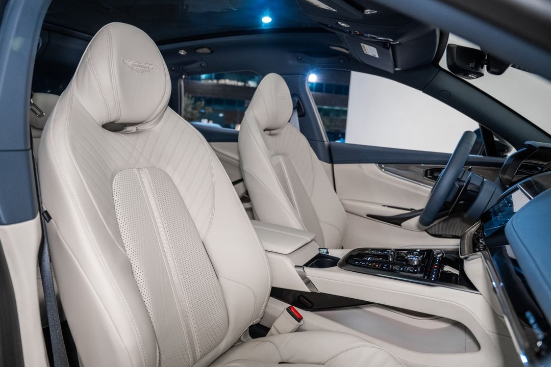 2025 Aston Martin DBX