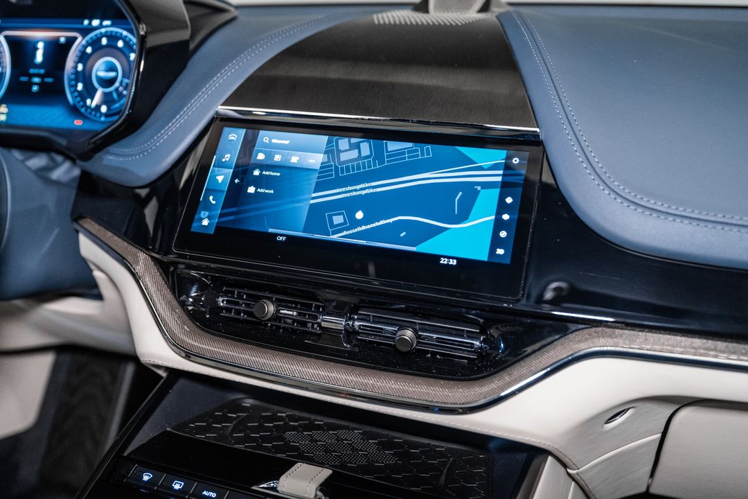 2025 Aston Martin DBX