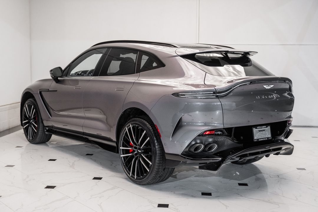 2025 Aston Martin DBX