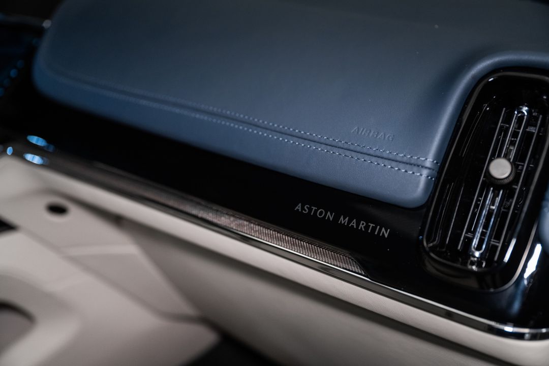2025 Aston Martin DBX