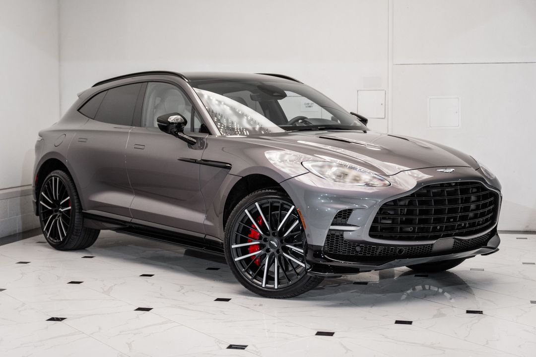 2025 Aston Martin DBX