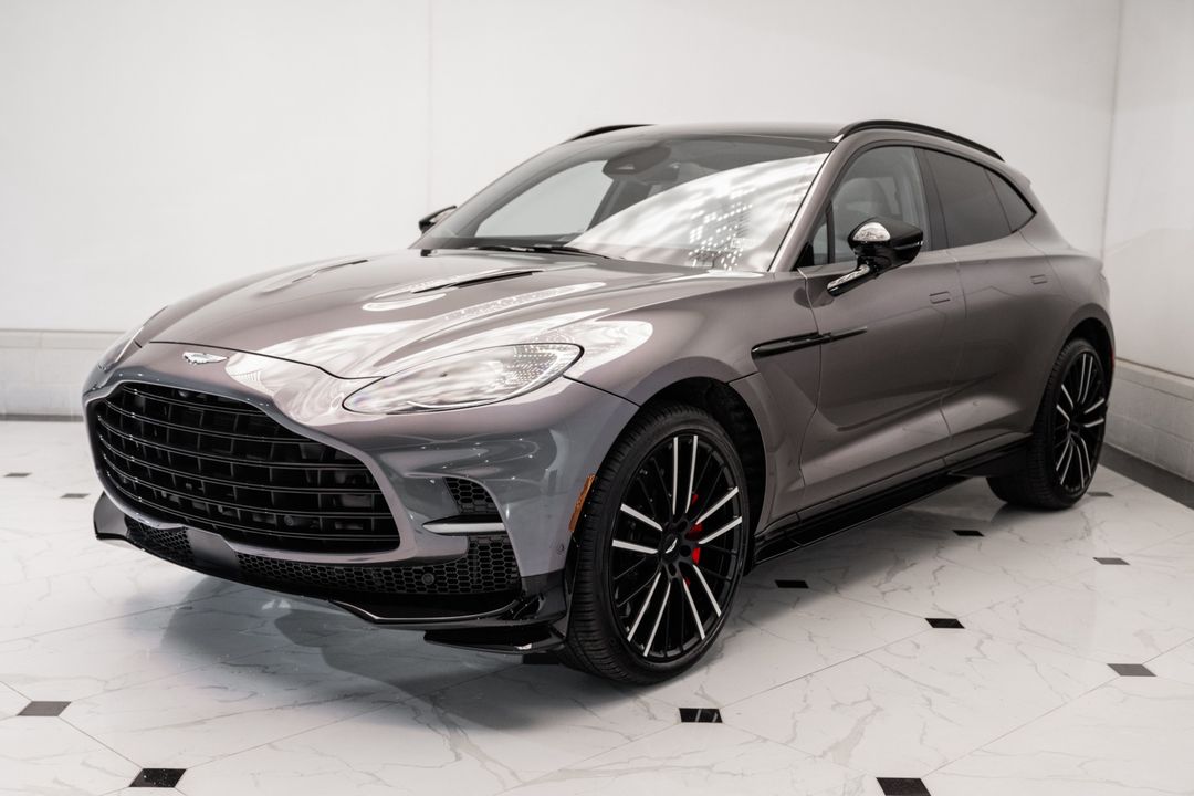 2025 Aston Martin DBX