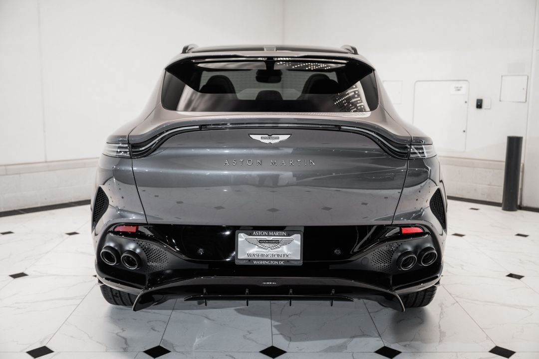 2025 Aston Martin DBX