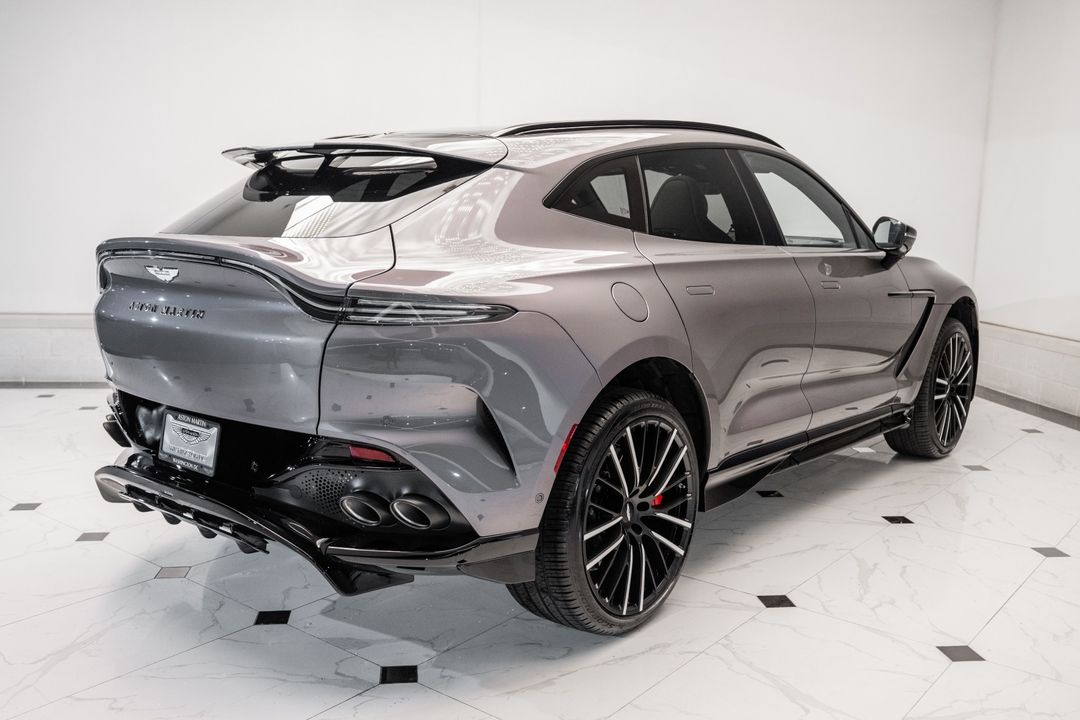 2025 Aston Martin DBX