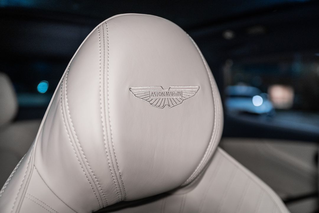 2025 Aston Martin DBX