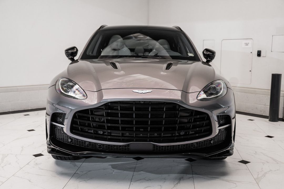 2025 Aston Martin DBX
