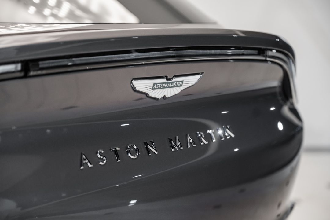2025 Aston Martin DBX