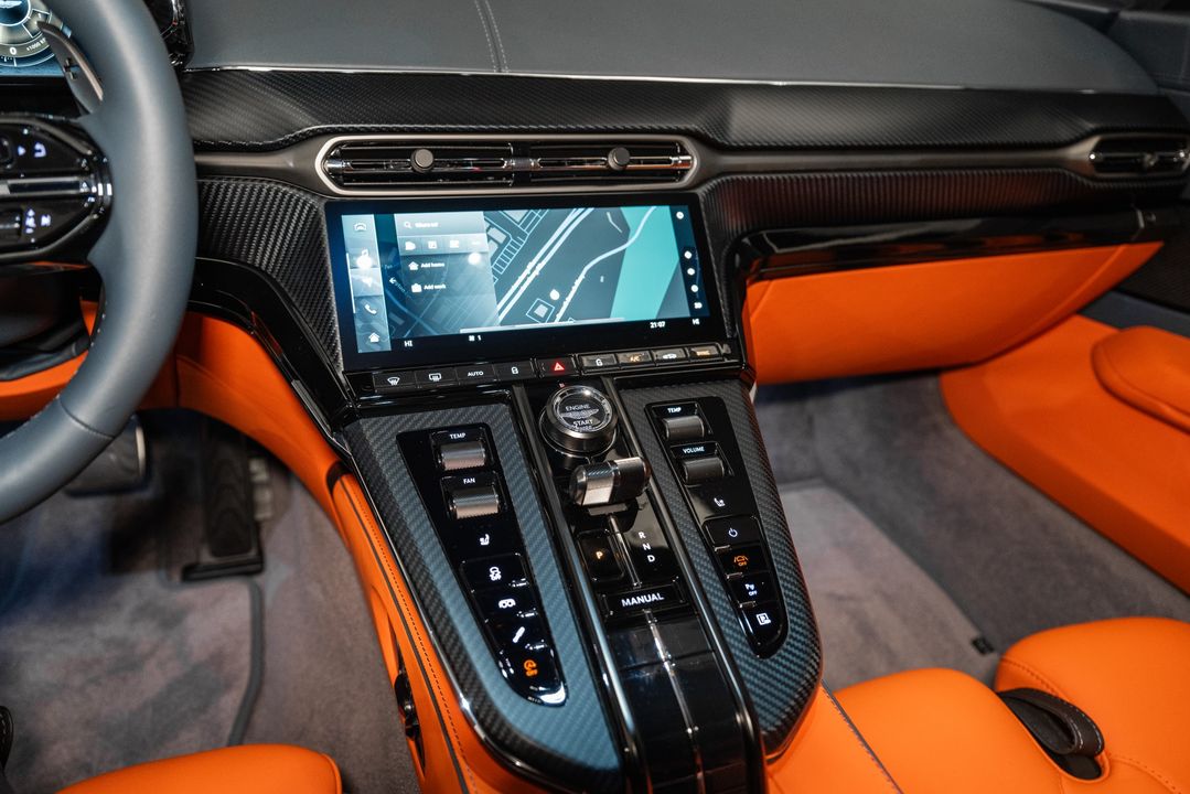2025 Aston Martin Vantage