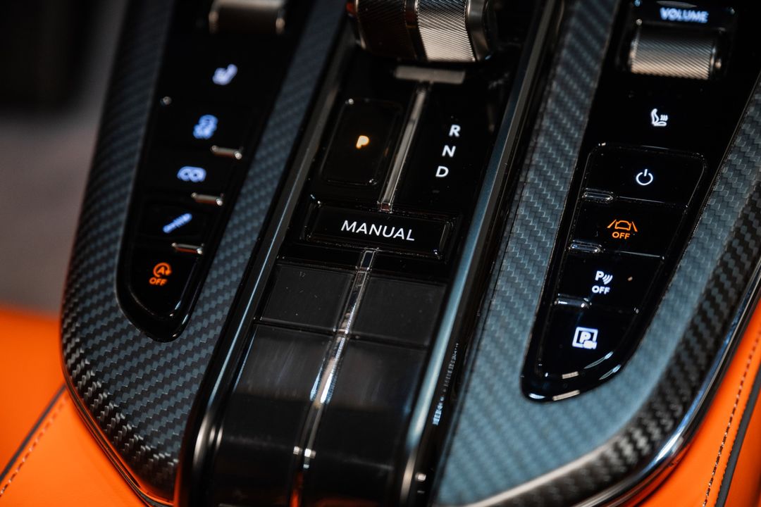 2025 Aston Martin Vantage