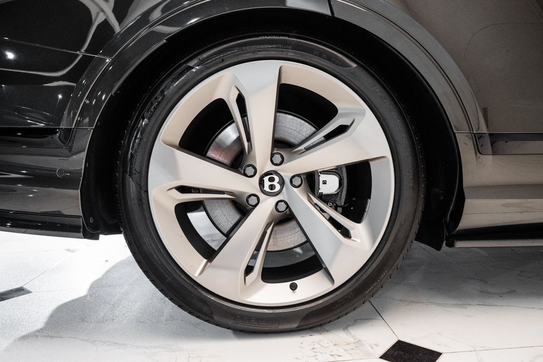 2025 Bentley BENTAYGA