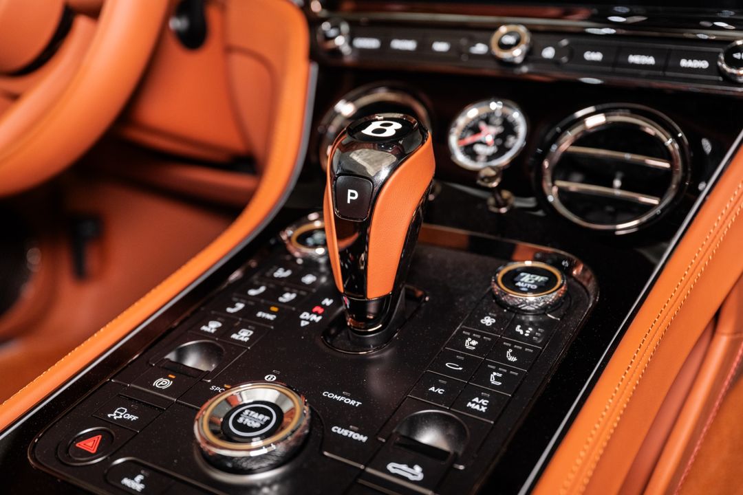 2025 Bentley CONTINENTAL GTC V8