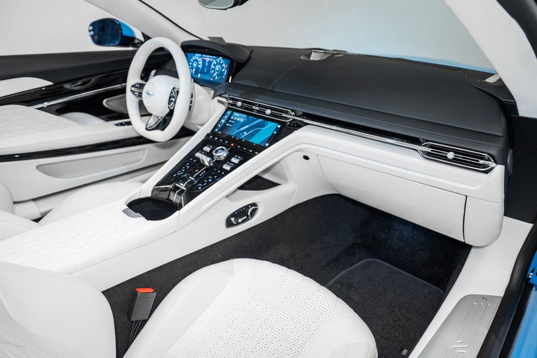 2025 Aston Martin DB12
