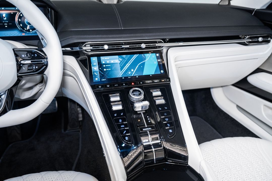 2025 Aston Martin DB12
