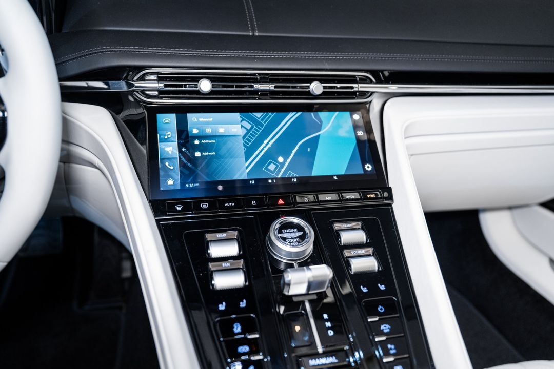 2025 Aston Martin DB12