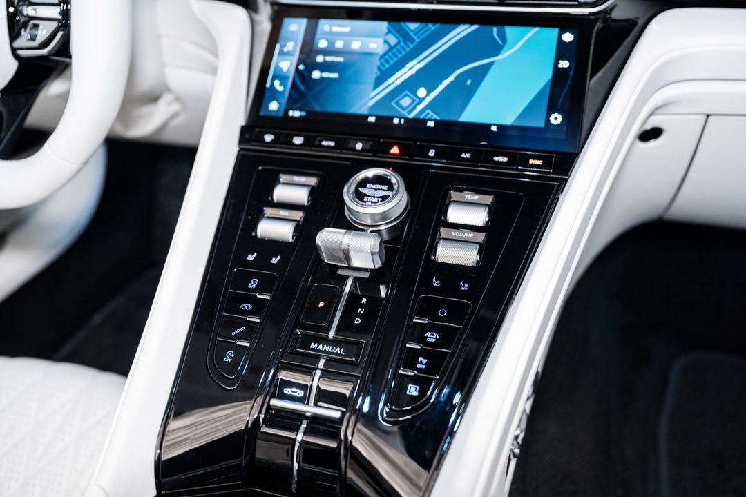 2025 Aston Martin DB12