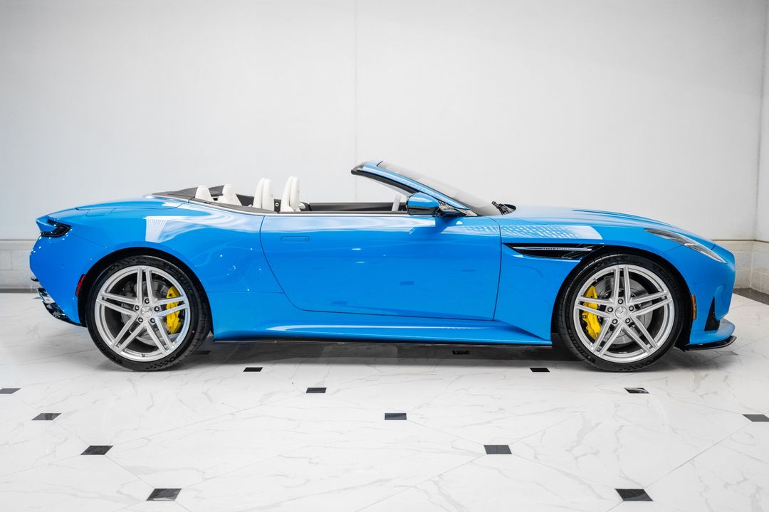2025 Aston Martin DB12