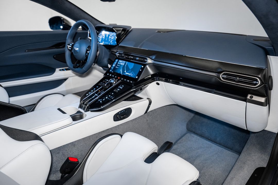 2025 Aston Martin Vantage