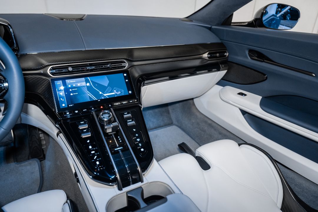 2025 Aston Martin Vantage
