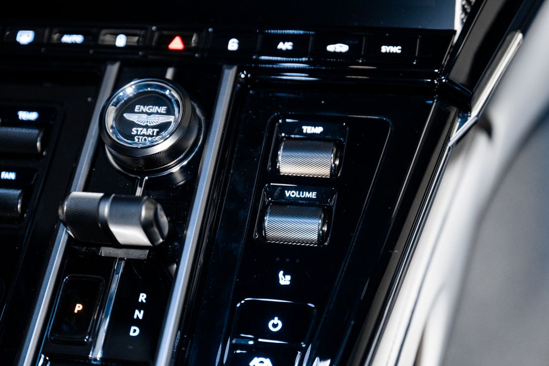 2025 Aston Martin Vantage